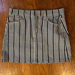 cute vertical striped denim miniskirt, very slimming and comfortable